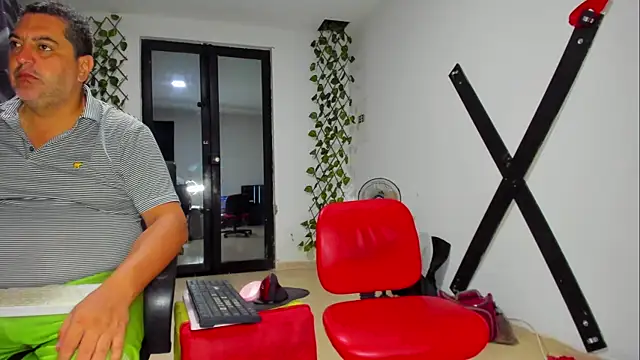 hotandfierylatinos2023's Live Chat Room
