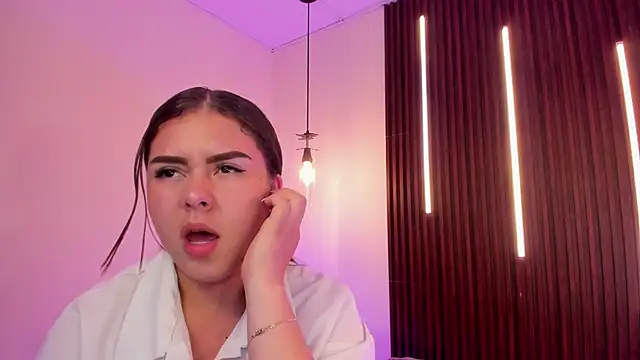 ArianaBaker Cameră chat live