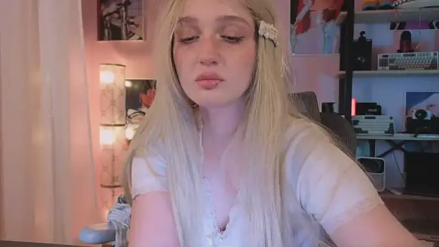 Chat soba uživo modela ELLIEJAY