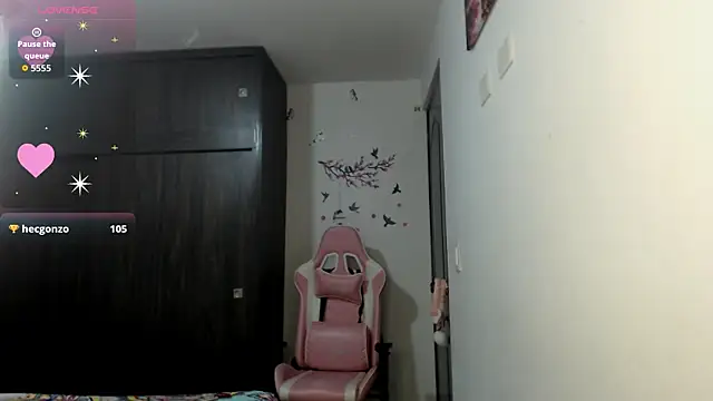Mindy_James1's Live Chat Room