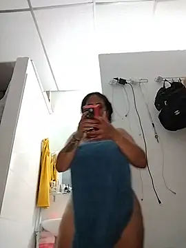Katy_9523 Adlı Modelin Canlı Sohbet Odası