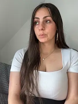 Loella-Rose Adlı Modelin Canlı Sohbet Odası