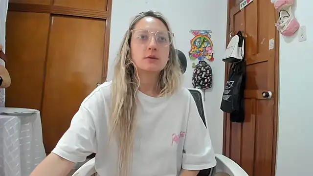 غرفة دردشة Adele_johnsonn1 المباشرة
