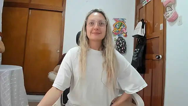 Adele_johnsonn1 Adlı Modelin Canlı Sohbet Odası