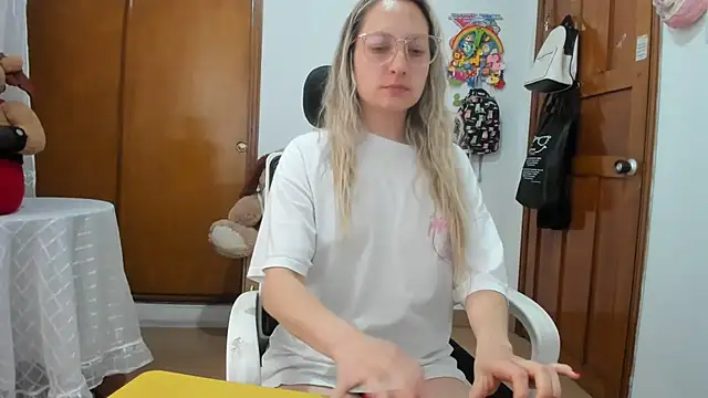 Adele_johnsonn1 Adlı Modelin Canlı Sohbet Odası