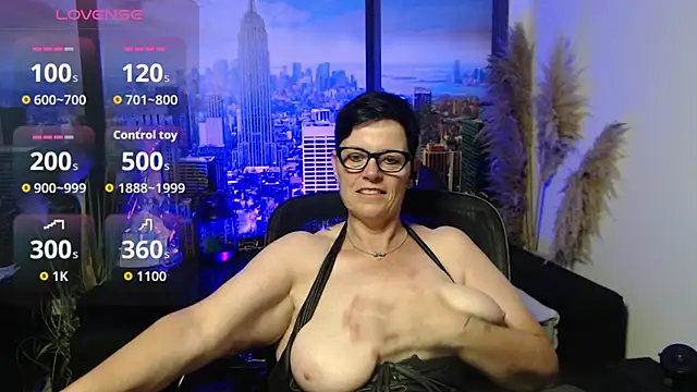 ninarandmann's Live Chat Room