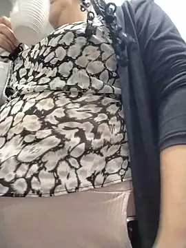 غرفة دردشة Natasha_miilf المباشرة