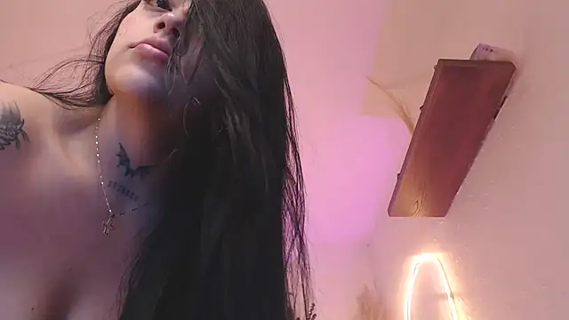 Chat ao vivo de ViolettaHotLatin_