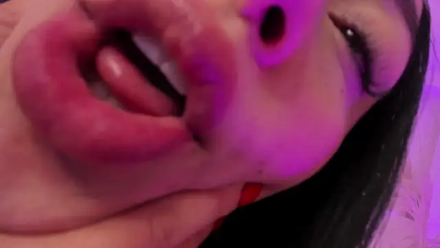 Chat soba uživo modela ViolettaHotLatin_