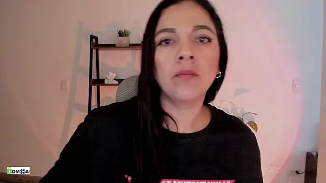 urcute_kitten's Live Chat Room