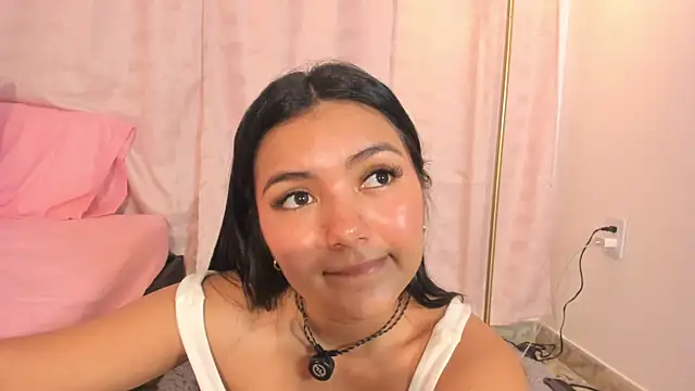 Živá chatovací místnost Emi_latingirl