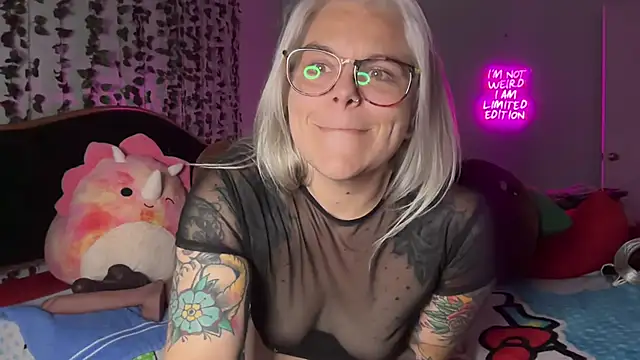 Živá chatovací místnost CherryBombBomb