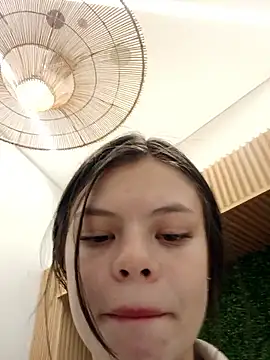 _Isabella-7 Adlı Modelin Canlı Sohbet Odası