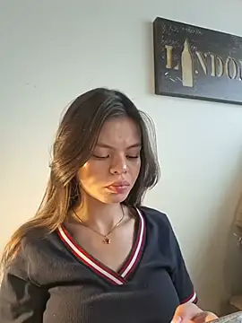 _Isabella-7 Live chatroom