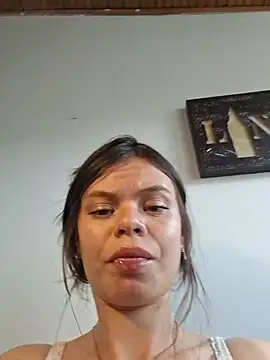_Isabella-7 – Naživo chatovacia miestnosť