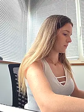 חדר צ'אט בשידור חי של lucie_mehott