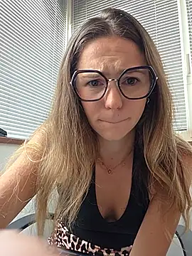 lucie_mehott's Live Chat Room