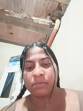 Giselabrunette25 Adlı Modelin Canlı Sohbet Odası