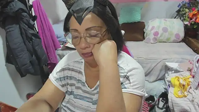 חדר צ'אט בשידור חי של Mrs_mommy_