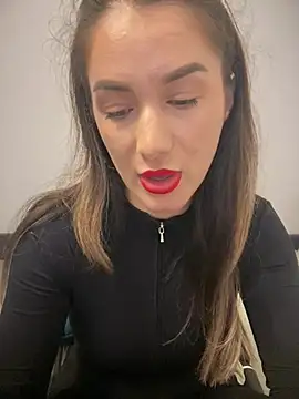 غرفة دردشة HotXMom_ المباشرة