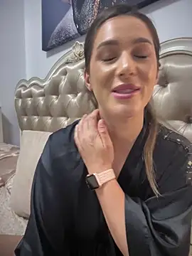 غرفة دردشة HotXMom_ المباشرة
