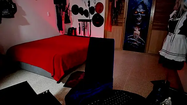 DominatrixBlue's Live Chat Room