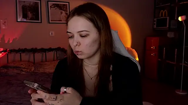 Živá chatovací místnost doll_lol_