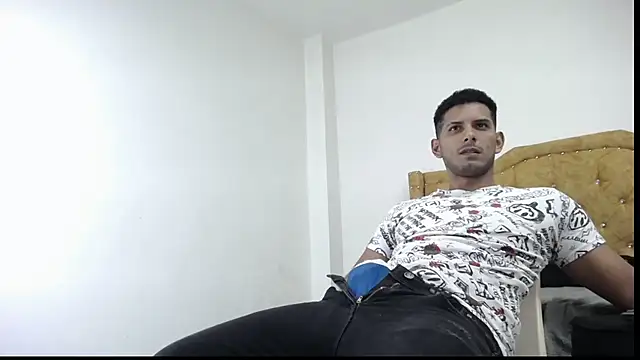 Chris_Dick23 Секс шоу на живо пред камера