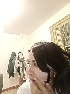 Eloissa_jones' Live Chat Room