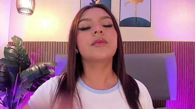 NicolleeEvanss чат на живо
