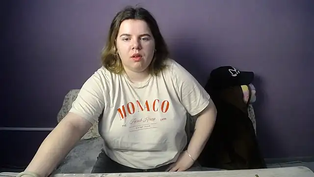 חדר צ'אט בשידור חי של so_shy