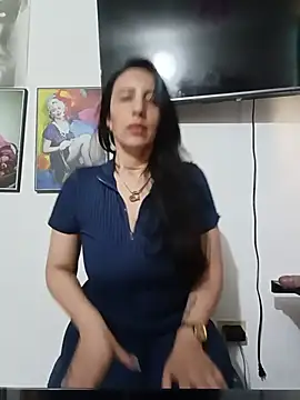 christine-x Adlı Modelin Canlı Sohbet Odası