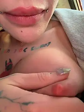 Seks show uživo modela Melissa_crazy na kameri