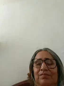חדר צ' אט בשידור חי של _candi