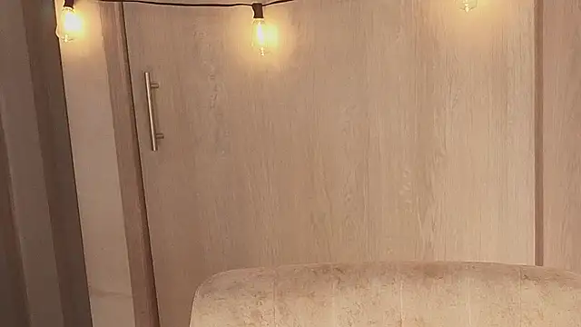 חדר צ'אט בשידור חי של Melina_Ferrer1