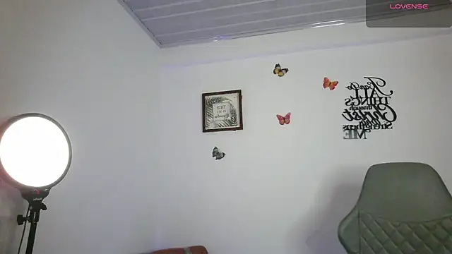 Nala_j8's Live Chat Room