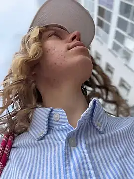 חדר צ'אט בשידור חי של RinaMood