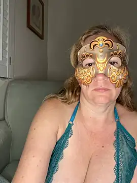 Živá chatovací místnost largeboobies30