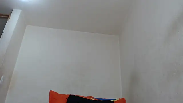 Britanylee_01x Adlı Modelin Canlı Sohbet Odası