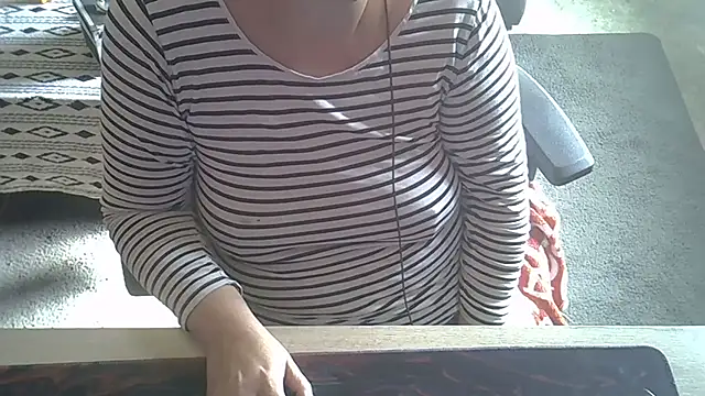 Silvia2277 Live chatroom