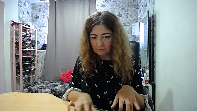 Helen1974 Adlı Modelin Canlı Sohbet Odası