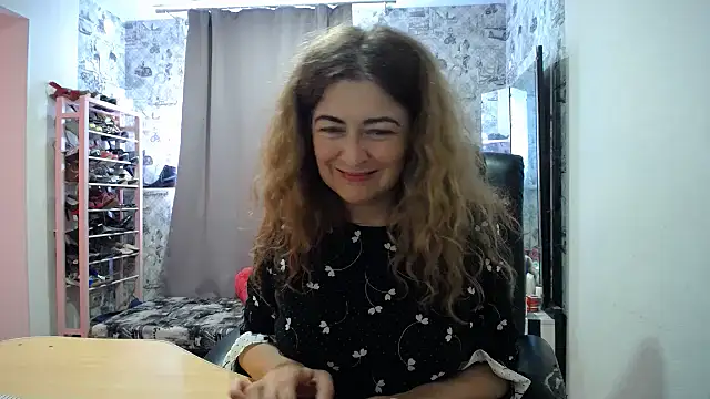 Helen1974 Adlı Modelin Canlı Sohbet Odası