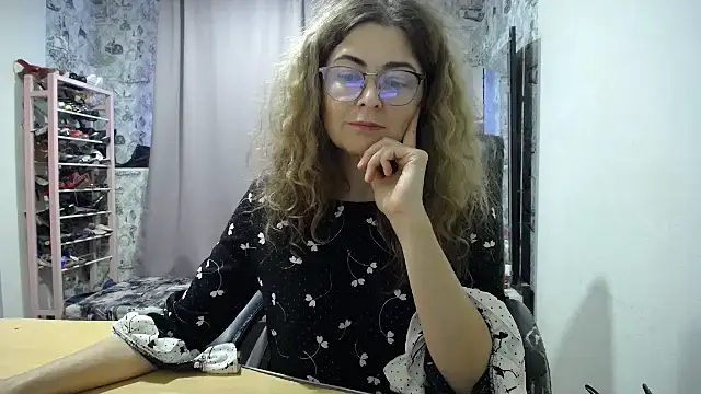 Helen1974 Adlı Modelin Canlı Sohbet Odası