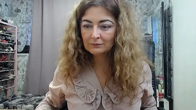 Helen1974 Adlı Modelin Canlı Sohbet Odası