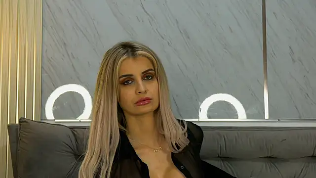 MiaCharm Adlı Modelin Canlı Sohbet Odası