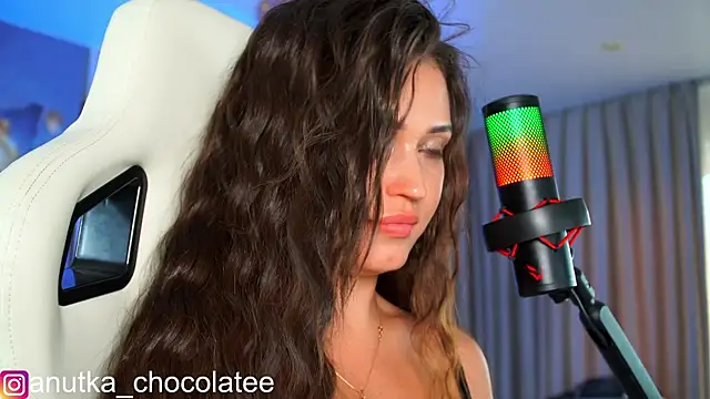 Sala de chat en directo de Adel_chocolate_