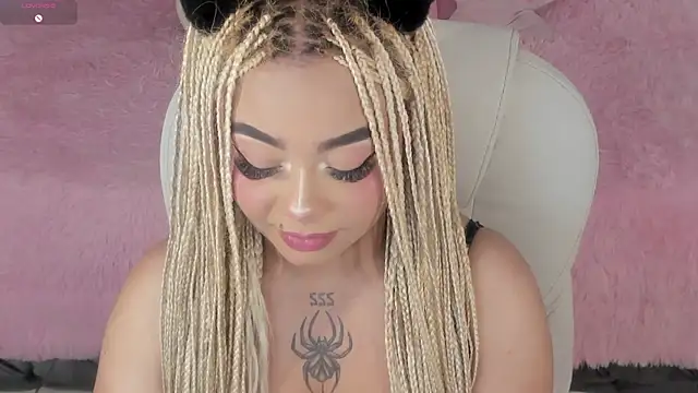 conny__curlyn Live chat-huone