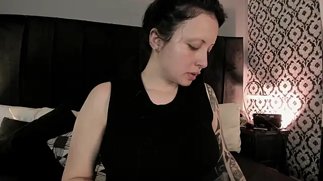Adeelinee Cameră chat live