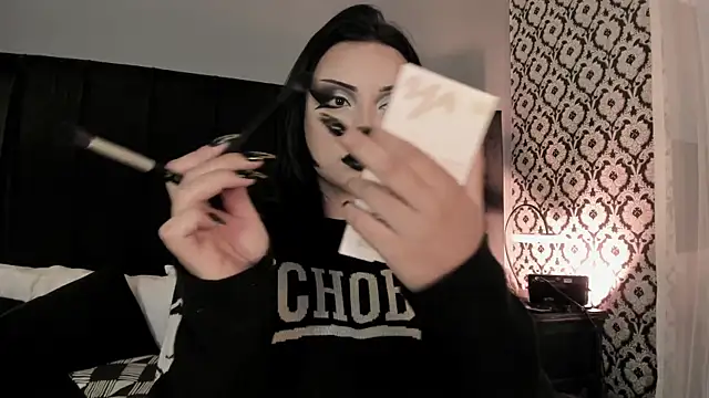 Adeelinee Adlı Modelin Canlı Sohbet Odası