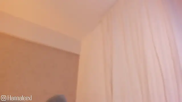 hanna_lee02 Adlı Modelin Canlı Sohbet Odası